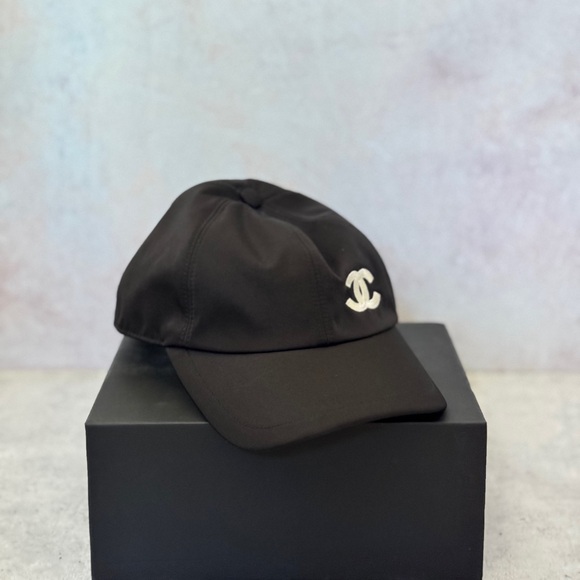 Chanel Baseball Cap Black White CC Logo Hat Unisex One Size France - Picture 1 of 7